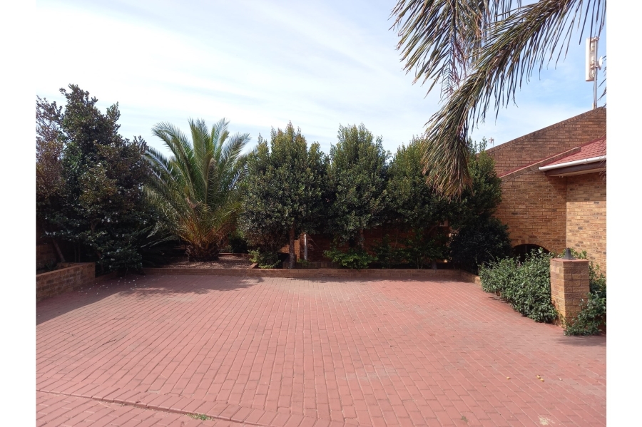5 Bedroom Property for Sale in Vredenburg Western Cape